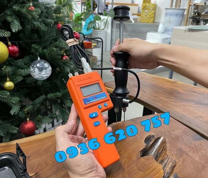 Máy đo độ ẩm gỗ cầm tay dạng búa J-2000.jpg