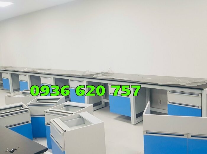 Bàn thí nghiệm áp tường cho trường đại học