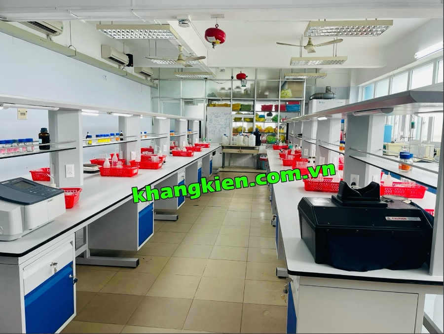 Bàn thí nghiệm cho học sinh sinh viên