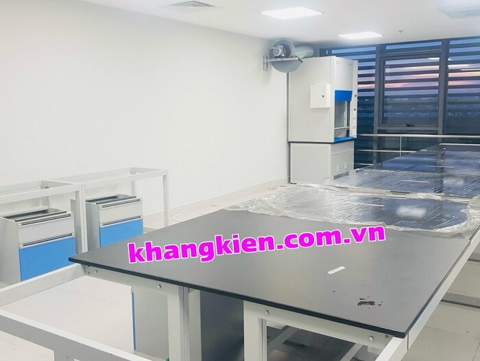 Thiết kế thi công chọn gói bàn thí nghiệm áp tường